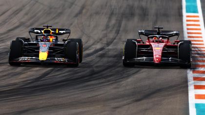 Már a Ferrari üldözi a Red Bullt, ütközéssel ért véget Schumacher legjobb versenye