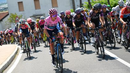 Highlights: Van Vleuten defends pink as Vos picks up 32nd Giro Donne stage win