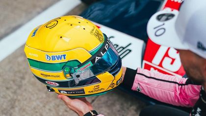 Gasly a Imola rende omaggio a Senna: il suo casco ricorda quello di Ayrton