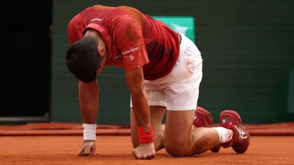 Lacerazione al menisco, Djokovic si ritira! Ruud direttamente in semifinale