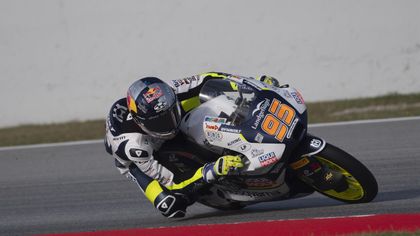 Moto3 | Collin Veijer grijpt net naast podiumplek in Barcelona - wordt in laatste ronde ingehaald