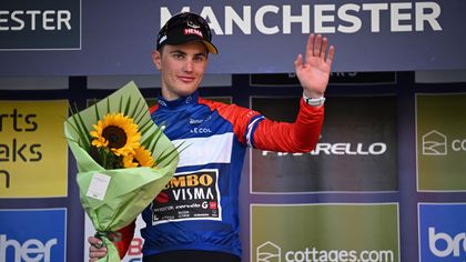 Tour of Britain | Olav Kooij pakt opnieuw de winst na meesterlijke lead-out van Wout van Aert