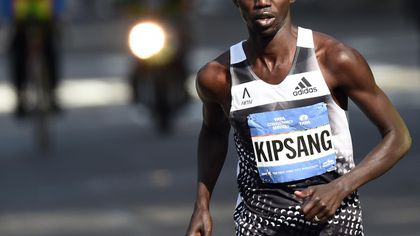 Maratonistul Wilson Kipsang, arestat după ce s-a încuiat într-un bar pentru a fugi de izolare