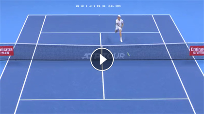 Sinner "alla Djokovic": disegna il campo e poi chiude a rete