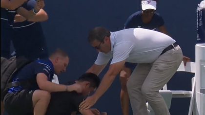 Scene greu de privit la turneul din Washington. Un jucător s-a prăbușit pe teren din cauza căldurii