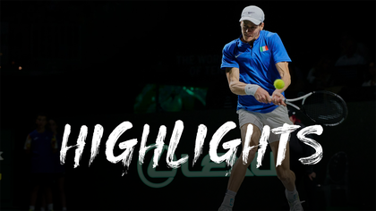 Davis Cup | Jannik Sinner boekt met Italië sensationele zege op Djokovic - twee keer zelfs!
