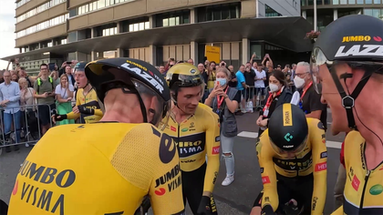 La Vuelta | On-board beelden van de viering van etappe 1 van Team Jumbo-Visma