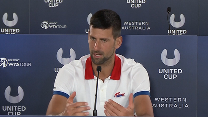 Djokovic preoccupato per il polso: "Spero non sia niente di serio"