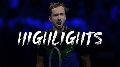 ATP Finals | Medvedev troeft Zverev af in een spannend duel en plaatst zich voor halve finale