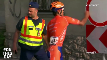 Jaime Restrepo finisce a terra e diventa una furia: getta via la bicicletta e colpisce una transenna