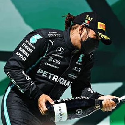 Alonso ya hace magia con el Alpine en la enésima exhibición de Hamilton