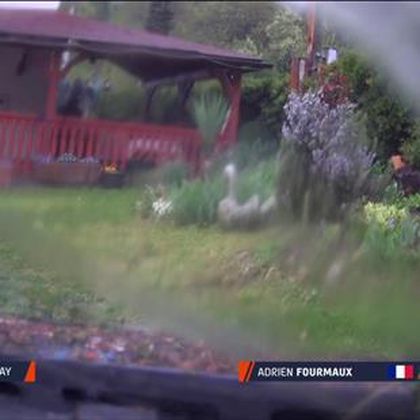 Franskmannen forsvinner ut etter to svinger – kjører rett inn i hagen