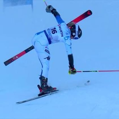 WK skiën | Paula Moltzan beleeft met gebroken hand een 360 tijdens de reuzenslalom