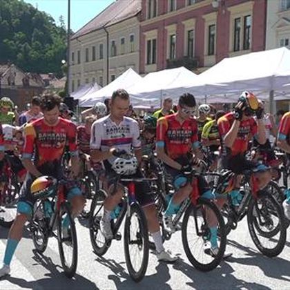 El desgarrador minuto de silencio en el Tour de Eslovenia en memoria de Gino Mäder