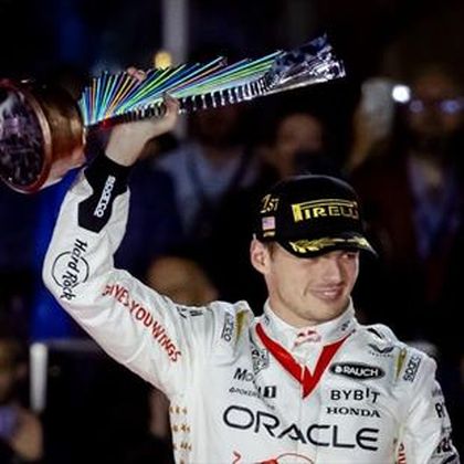 Resumen GP Las Vegas: Verstappen reina en la locura con remontada de Sainz y Alonso