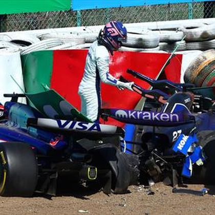 VÍDEO | El aparatoso accidente de Albon y Ricciardo que provocó la bandera roja nada más comenzar