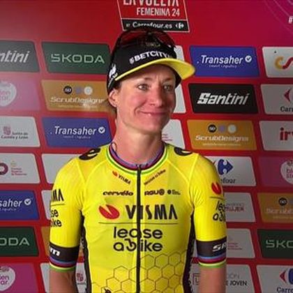 Vuelta Femenina | Vos dankt ploeg na winst: "We gingen vandaag all-in"