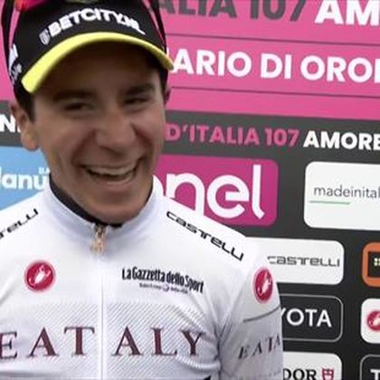 Giro d'Italia | “Dit is echt fantastisch” – brede glimlach bij witte trui Cian Uijtdebroeks na Oropa