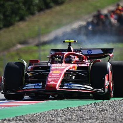 Hamilton domina los segundos libres por delante de Sainz con Alonso 14º