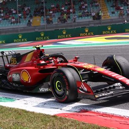 Ferrari-pole Monzában, Sainz lenyomta Verstappent az időmérőn
