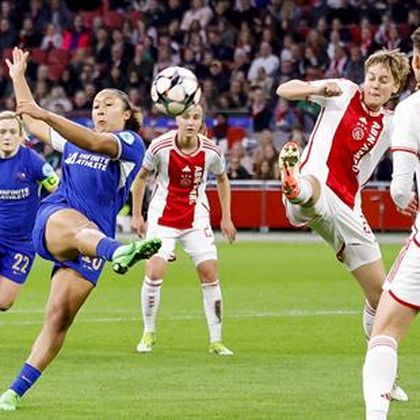 UWCL | Ajax Vrouwen flink onderuit in heenduel kwartfinale - Chelsea maatje te groot