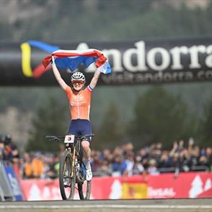 Pieterse becomes first Dutch woman to win world championship gold, Hatherly triumphs