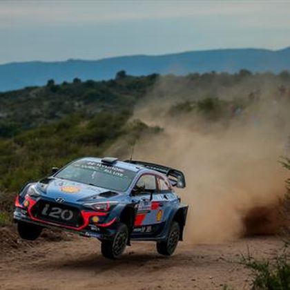 Neuville moves into lead amid Portugal chaos