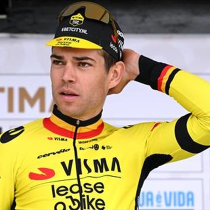 Wielrennen | Wout van Aert zit drie weken na zware val in Dwars door Vlaanderen weer op de fiets