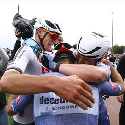 Parijs-Roubaix | 'Teamwork makes the dream work' - 3 Monumenten-zeges Van der Poel en Philipsen