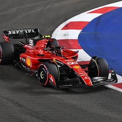 Sainz firma la 'pole' en un día aciago para Red Bull; Alonso es séptimo