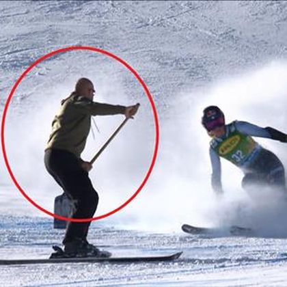 Sölden | Skiester Goggia komt medewerker tegen op parcours - “Dit mag niet gebeuren”