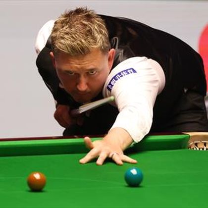 Wilson dominates third session of semi-final to secure four-frame lead over Gilbert
