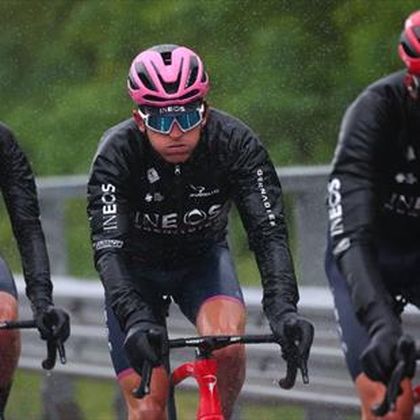 Sykkeltopp ber om uvær-hjelp i Giro d' Italia