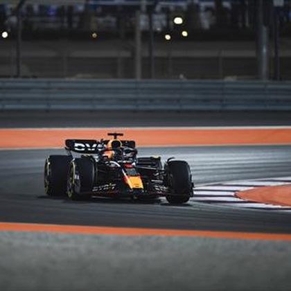 Verstappen közel az 50 győzelemhez: simán nyerte a villanyfényes Katari Nagydíjat