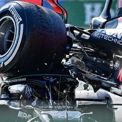El halo salva la vida a Hamilton en un terrible accidente con Verstappen