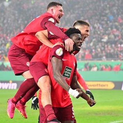 Fumarada' deu uma ajuda e Kimmich fez assim o primeiro golo da Bundesliga  2022/23 - Alemanha - Jornal Record