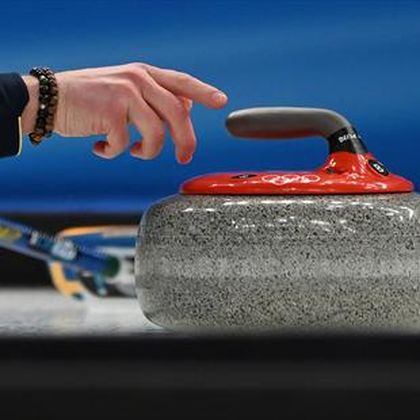 Mouat hails 'happy camp' as Scotland ease past New Zealand at World Curling Championship