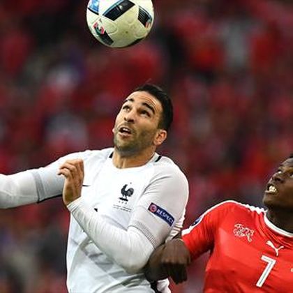 La maglia della Francia scolorita dalla UEFA Eurosport