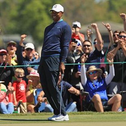 Woods back in contention at happy hunting ground