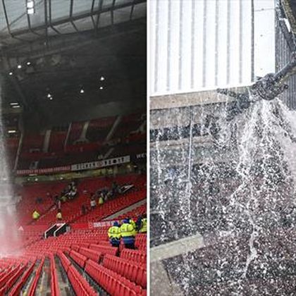 Kuriozalne obrazki na Old Trafford. "Dach nieszczelny jak obrona United"