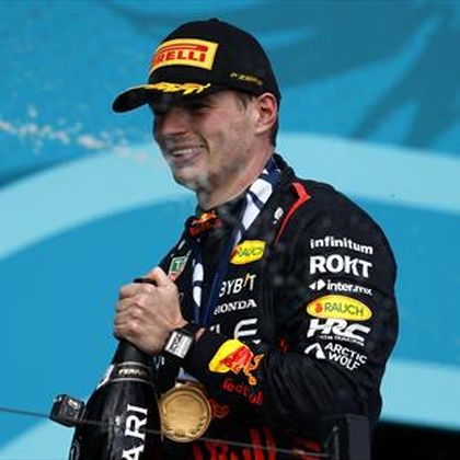 F1 | Max Verstappen reageert op boegeroep publiek in Miami - “Het hoort erbij”