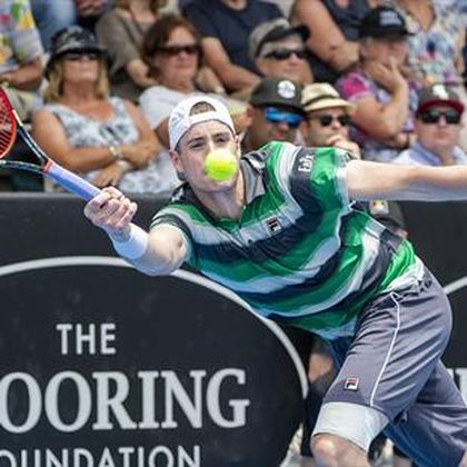 Top seed Isner beaten by Fritz in Auckland
