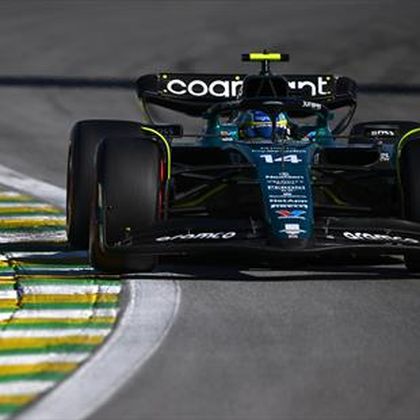 VÍDEO | El brutal adelantamiento por fuera de Alonso a Checo Pérez para uno de sus podios más épicos