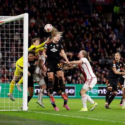 Champions League | Ajax vrouwen bereiken volgende ronde na thrilleravond