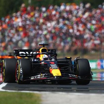 F1 | Verstappen wint ook ‘gewoon’ in Hongarije en schenkt Red Bull record van 12 zeges op rij