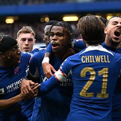 Late goals help Chelsea withstand 10-man Leicester fightback to reach semis