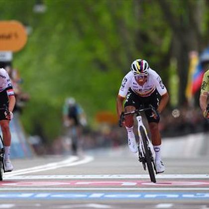 Resumen 1ª etapa: El impresionante triunfo de Narváez ante un Pogacar que ya marca diferencias