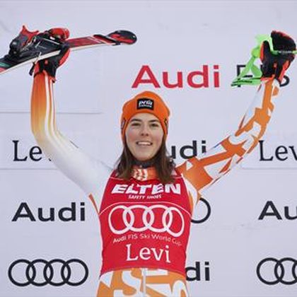 Levi | Petra Vlhova schiet op slalom dominant uit de startblokken - Shiffrin noteert vierde tijd