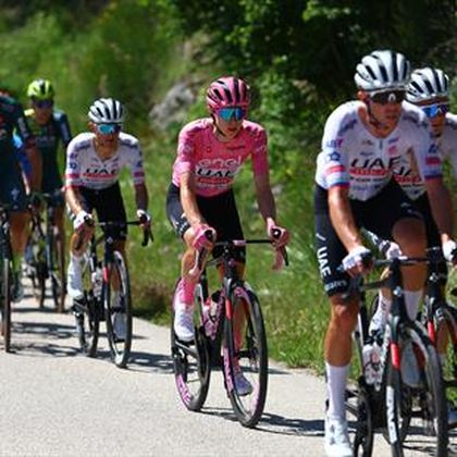 Giro d'Italia Stage 10 LIVE – Pogacar cruises home with favourites as Paret-Peintre triumphs