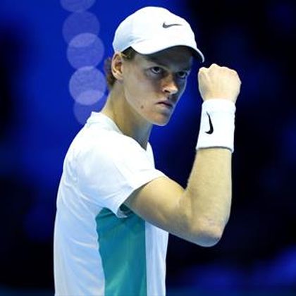 ATP Finals | Sinner helpt Djokovic naar laatste vier na boeiend gevecht tegen Rune